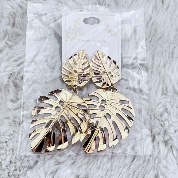 Harper & Stone - Tropical Leaf Earrings - Picture 2 of 5
